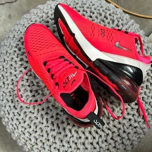 Nike 270 Men’s 8.5 like new , hardly worn